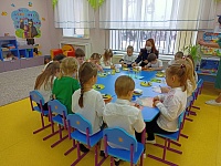 Сотрудники ГИБДД провели познавательное занятие по ПДД с воспитанниками детского сада