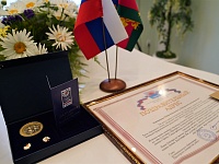 ������� � ������ ���� ���������-���������� ������, ���������� �������� ����, ������� ������ ������ � �������� ���� ����� �� ���� ������� ���.